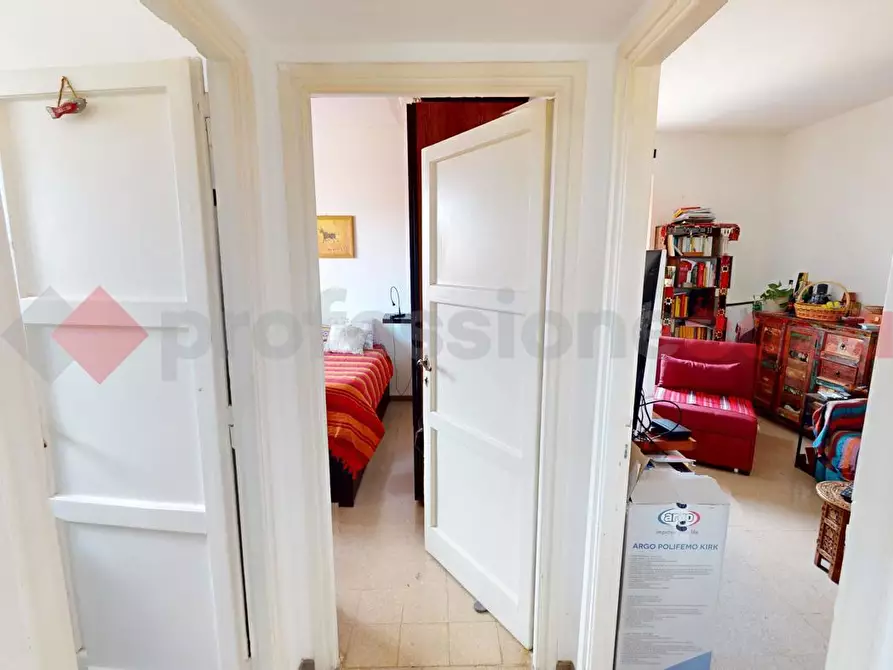 Immagine 11 di Appartamento in vendita  in Via dei Rezzonico a Roma