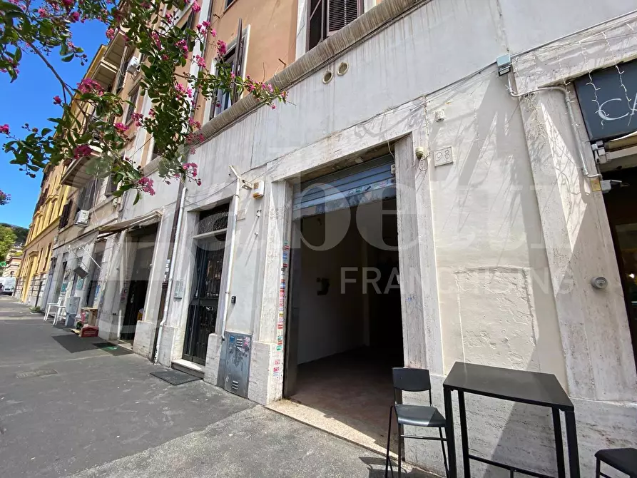 Immagine 20 di Negozio in vendita  in Via Trionfale, 98 a Roma