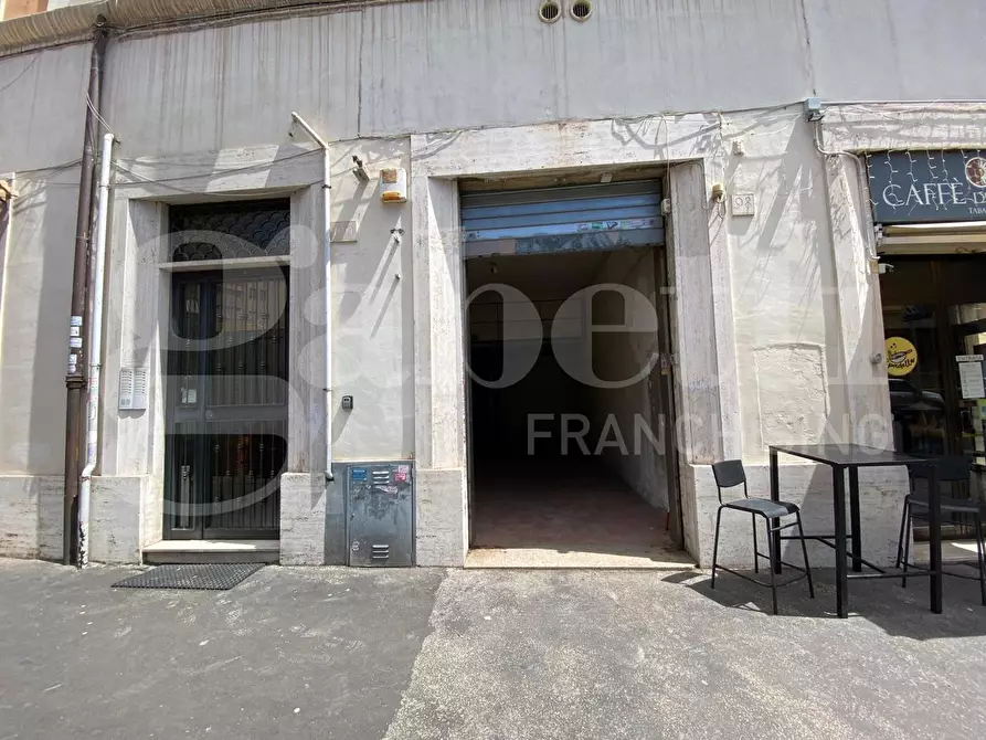 Immagine 19 di Negozio in vendita  in Via Trionfale, 98 a Roma