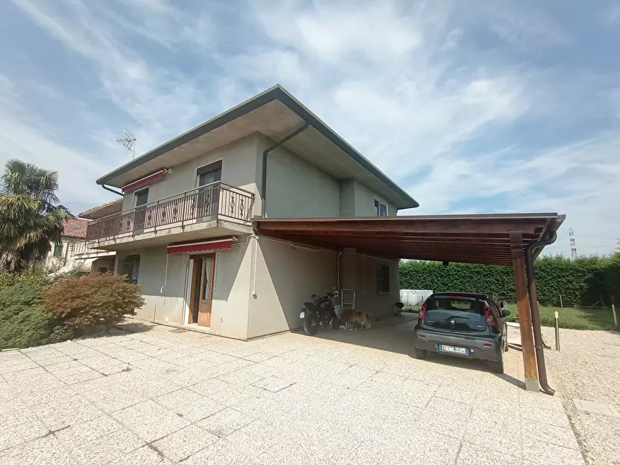 Immagine 1 di Casa bifamiliare in vendita  in Via Cavarzere, localitÃ  Fossaviera, 00 a Cavarzere