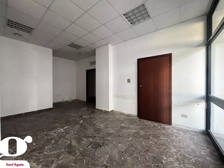 Immagine 4 di Ufficio in vendita  in Via OLIVETO DUE, 60-62 a Sant'agata Di Militello