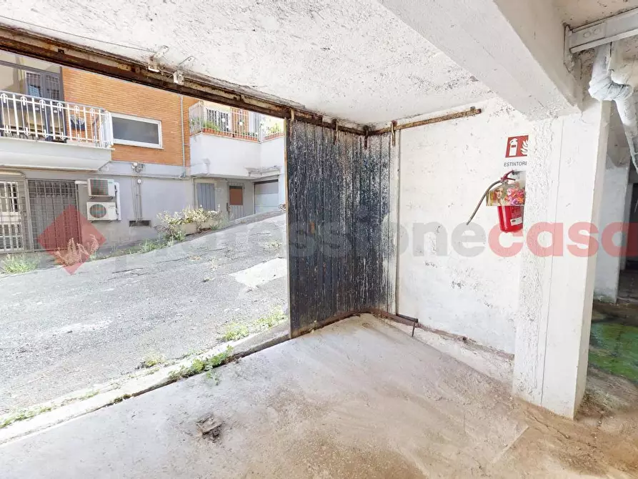 Immagine 1 di Box auto in vendita  in Via dei Castiglioni a Roma