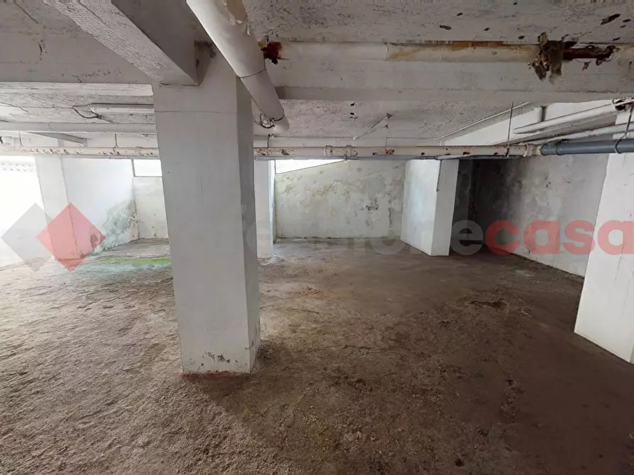 Immagine 12 di Box auto in vendita  in Via dei Castiglioni a Roma