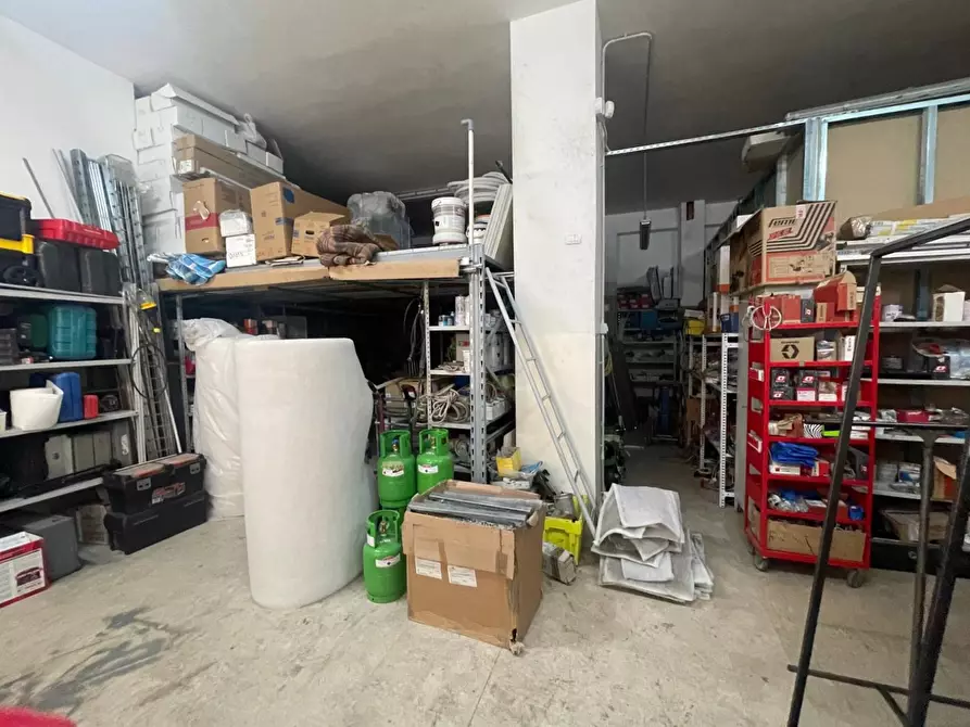 Immagine 9 di Laboratorio in vendita  in Via Palagonia, 25/27 a Bagheria
