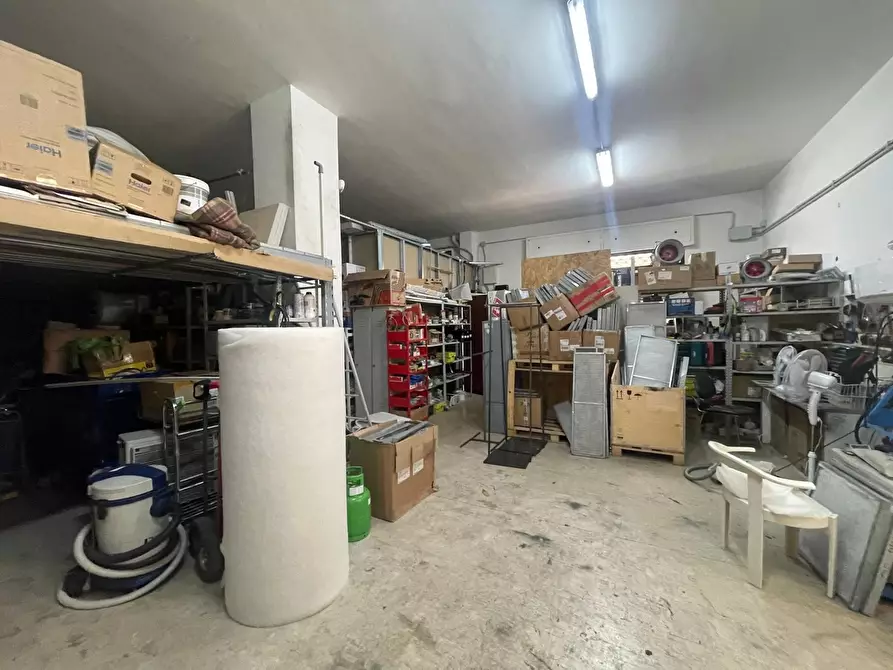 Immagine 11 di Laboratorio in vendita  in Via Palagonia, 25/27 a Bagheria