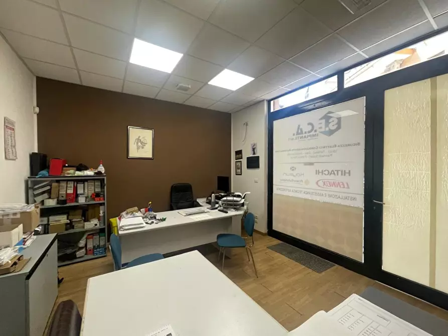 Immagine 1 di Laboratorio in vendita  in Via Palagonia, 25/27 a Bagheria