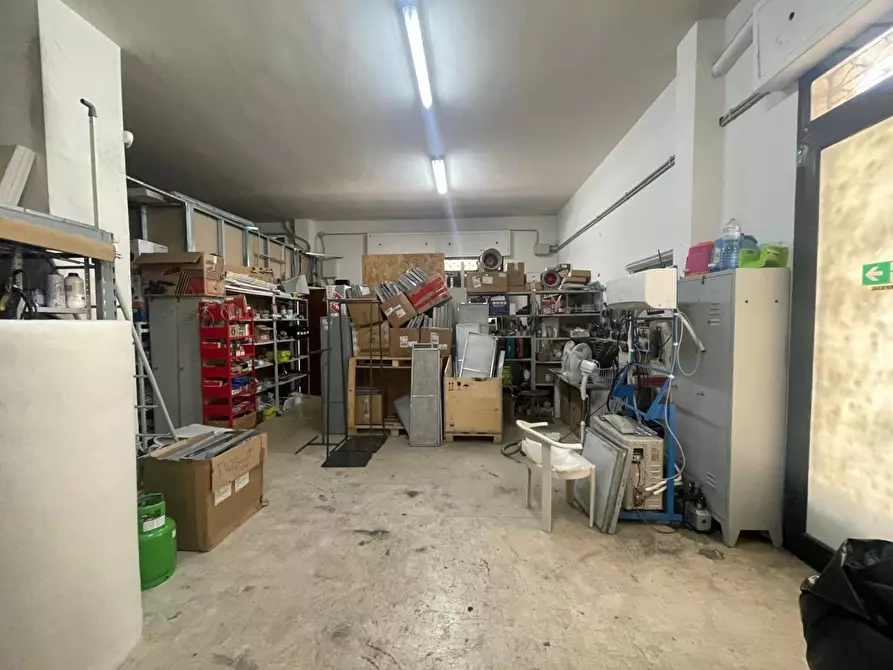 Immagine 10 di Laboratorio in vendita  in Via Palagonia, 25/27 a Bagheria