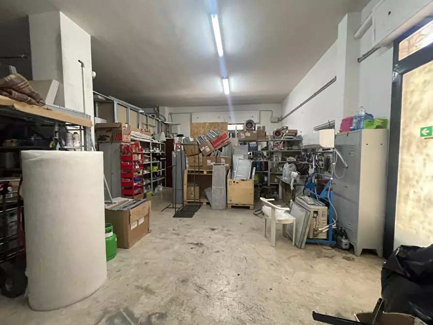 Immagine 7 di Laboratorio in vendita  in Via Palagonia, 25/27 a Bagheria