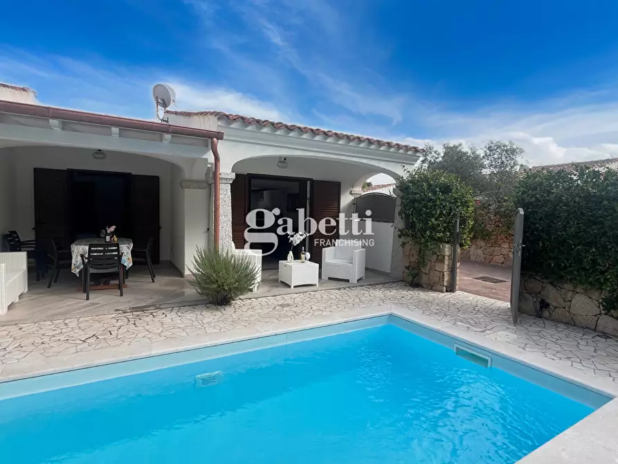 Immagine 2 di Villetta a schiera in vendita  in Via Macomer, 12 a Budoni