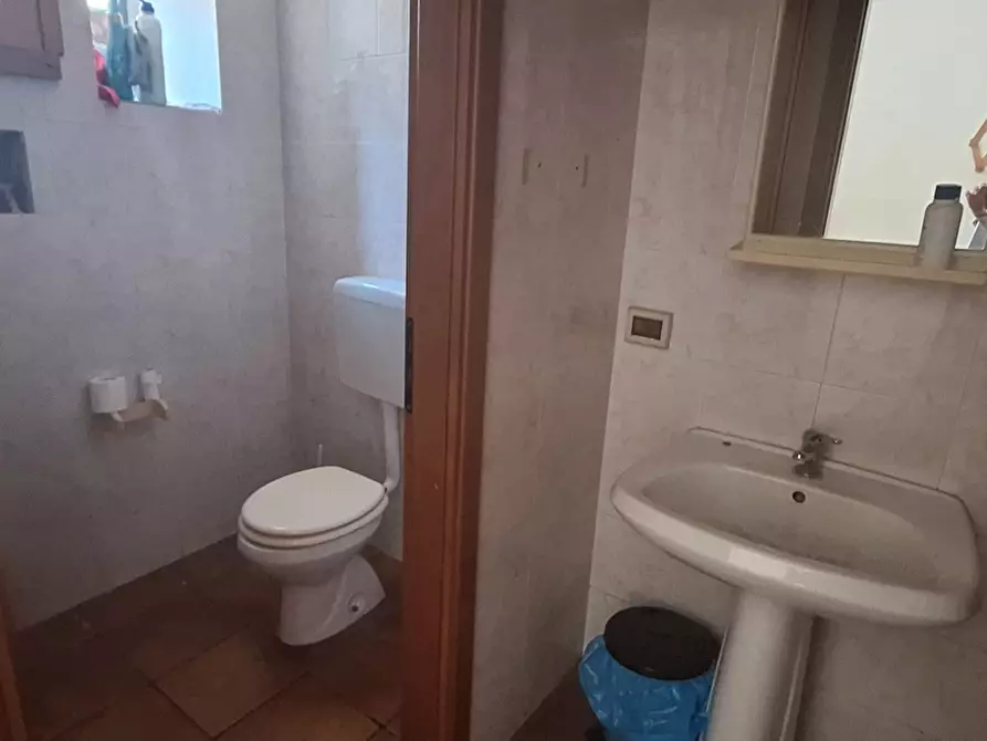 Immagine 4 di Negozio in affitto  in Via Garibaldi, 293 a Messina