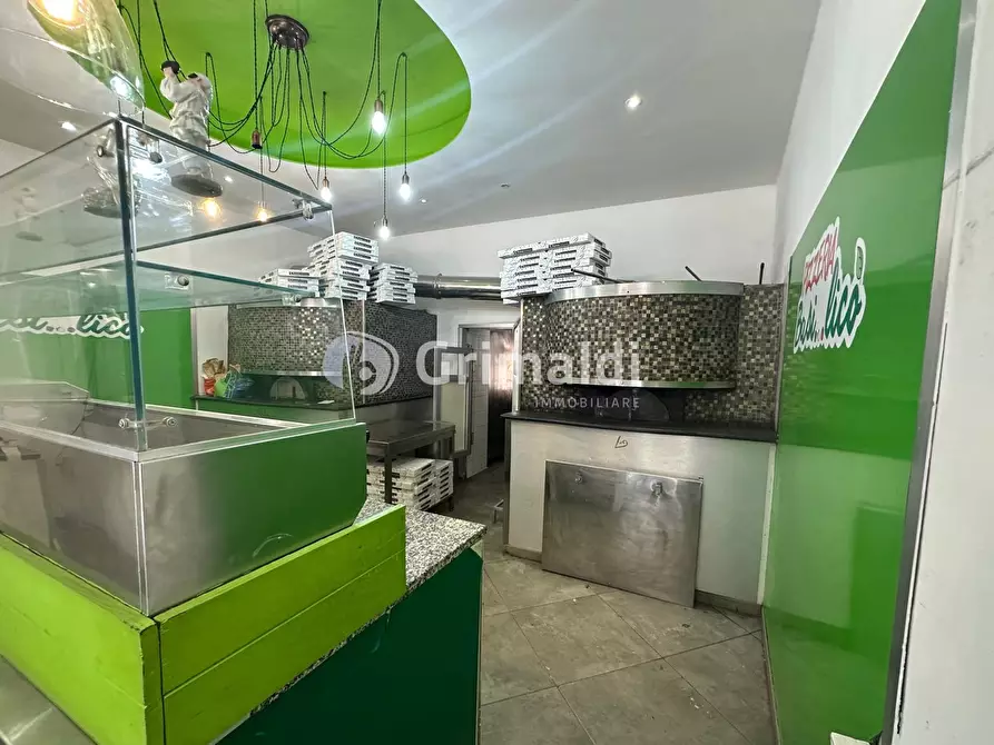 Immagine 3 di Negozio in vendita  in Corso Della Resistenza, 115 a Acerra