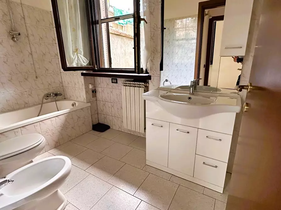 Immagine 3 di Casa indipendente in vendita  in Via UGO FOSCOLO a Legnano