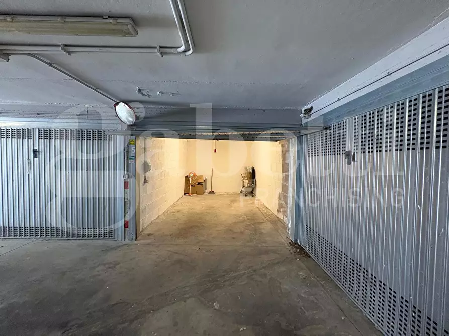 Immagine 12 di Box auto in vendita  in Via di Bravetta a Roma