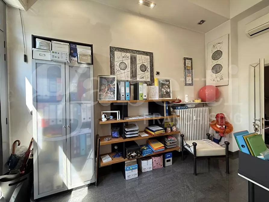 Immagine 3 di Negozio in vendita  in Via Capelli a Torino