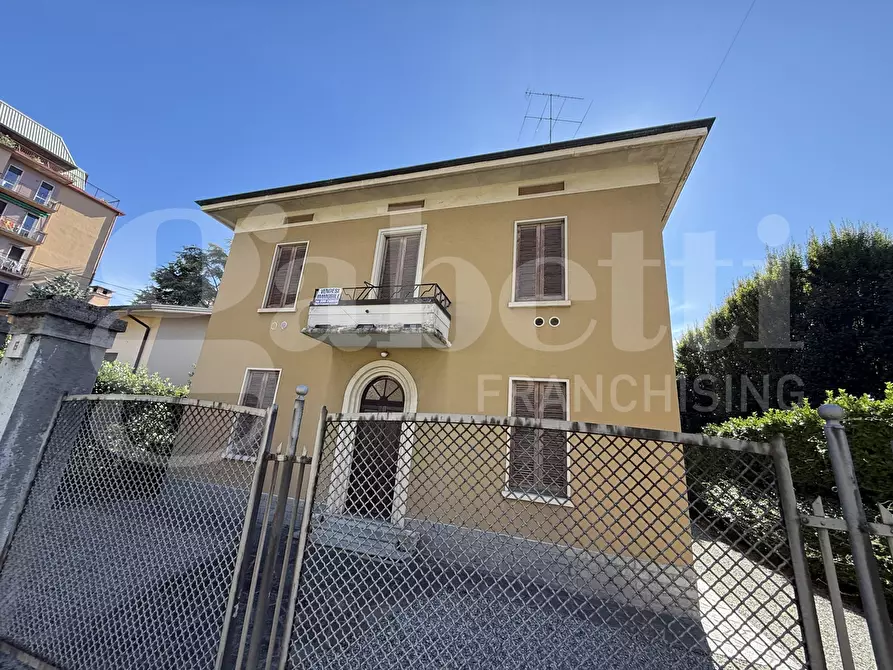 Immagine 43 di Villa in vendita  in Via Leopardi, snc a Erba