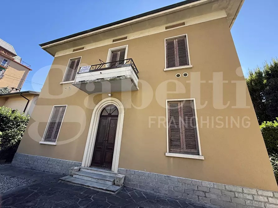 Immagine 3 di Villa in vendita  in Via Leopardi, snc a Erba