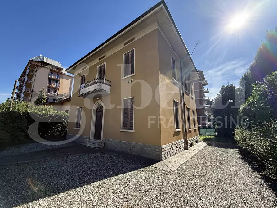 Immagine 41 di Villa in vendita  in Via Leopardi, snc a Erba