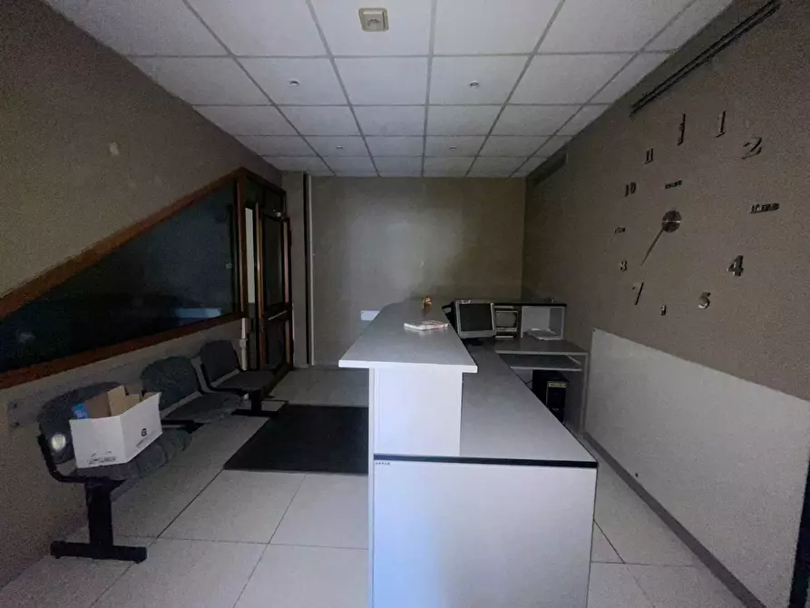 Immagine 10 di Palazzo in vendita  in Via francesco provenzale a Napoli