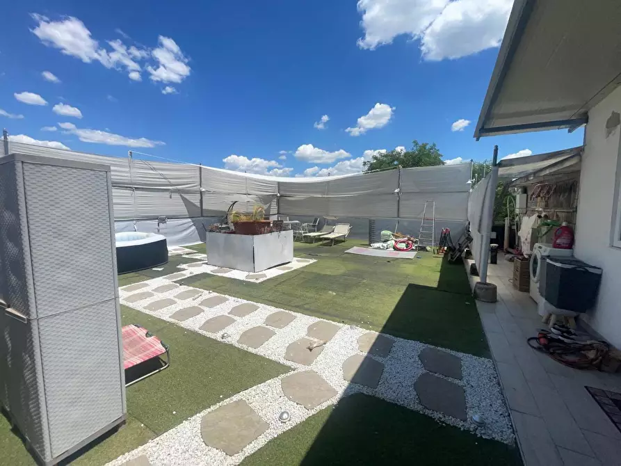 Immagine 20 di Palazzo in vendita  in Via francesco provenzale a Napoli