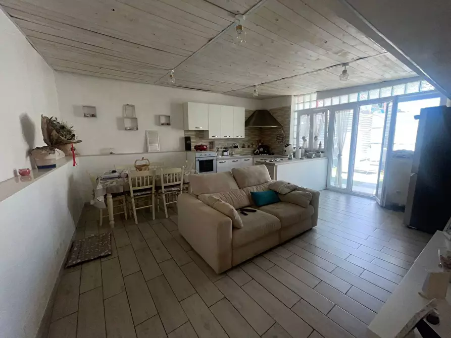 Immagine 15 di Palazzo in vendita  in Via francesco provenzale a Napoli