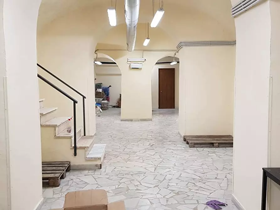 Immagine 1 di Negozio in vendita  in Via Rimini a Napoli