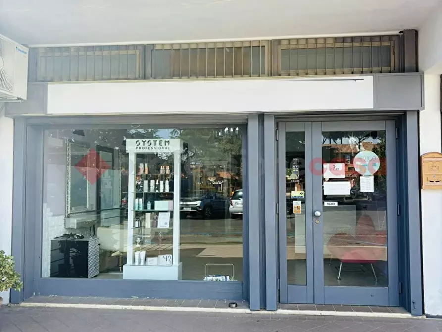 Immagine 11 di Negozio in vendita  in Piazzale KENNEDY, 15 a San Felice Circeo