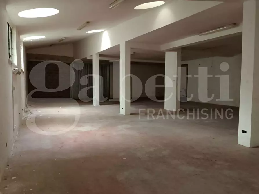 Immagine 35 di Negozio in vendita  in Via della Resistenza, 19 a Teramo