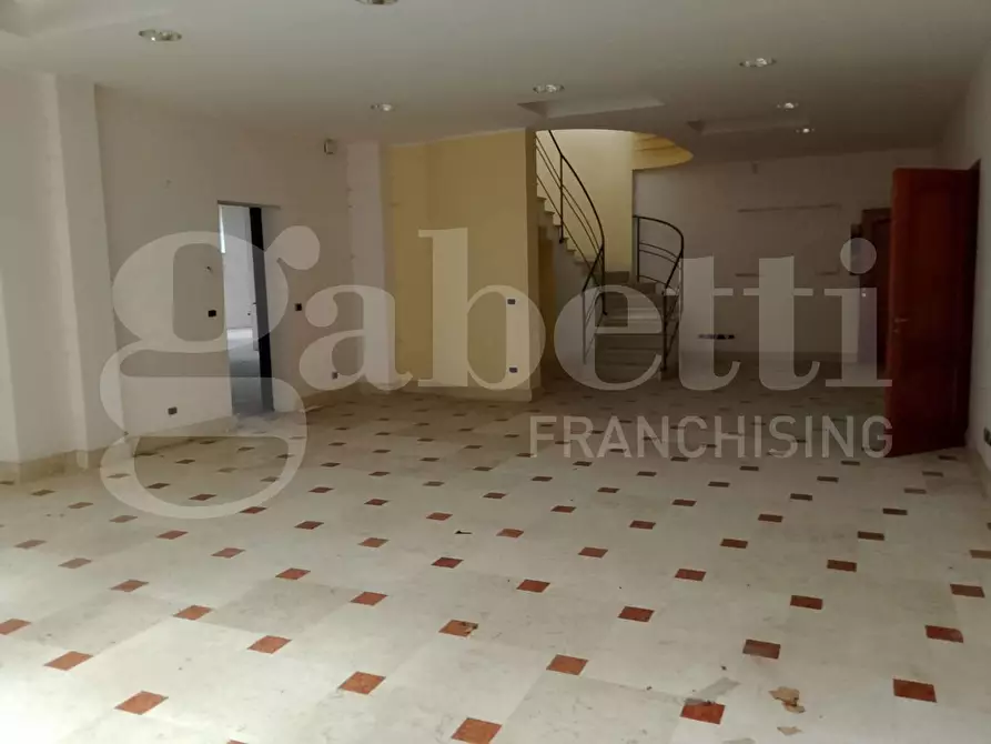 Immagine 30 di Negozio in vendita  in Via della Resistenza, 19 a Teramo