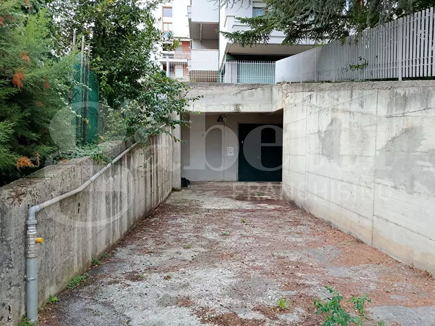 Immagine 40 di Negozio in vendita  in Via della Resistenza, 19 a Teramo