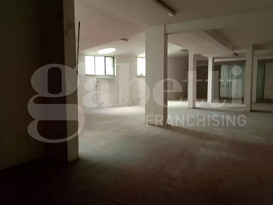 Immagine 34 di Negozio in vendita  in Via della Resistenza, 19 a Teramo