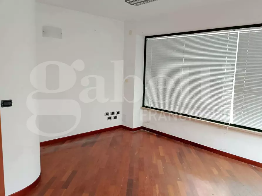 Immagine 18 di Negozio in vendita  in Via della Resistenza, 19 a Teramo