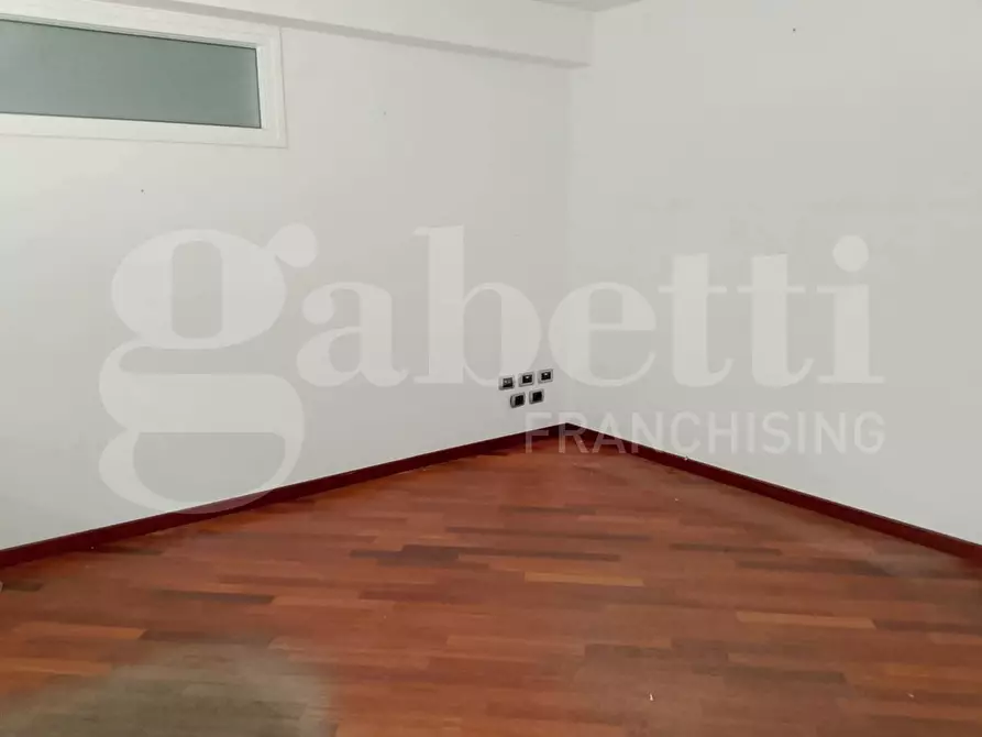 Immagine 24 di Negozio in vendita  in Via della Resistenza, 19 a Teramo