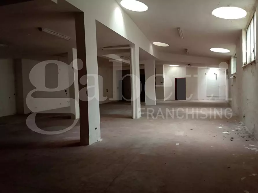 Immagine 37 di Negozio in vendita  in Via della Resistenza, 19 a Teramo