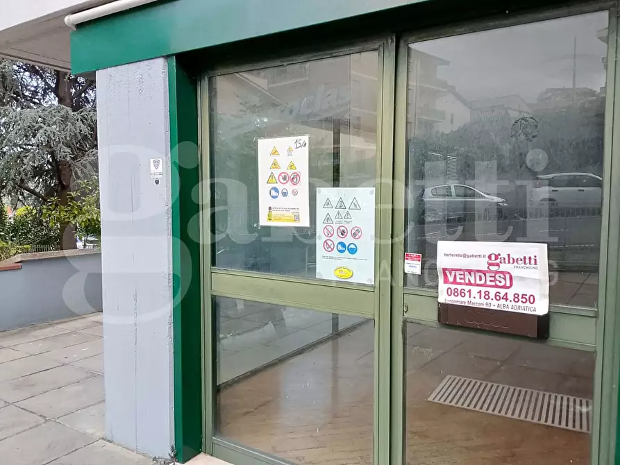 Immagine 6 di Negozio in vendita  in Via della Resistenza, 19 a Teramo