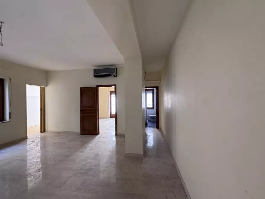 Immagine 7 di Ufficio in vendita  in Via BERARDI, 22 a Taranto