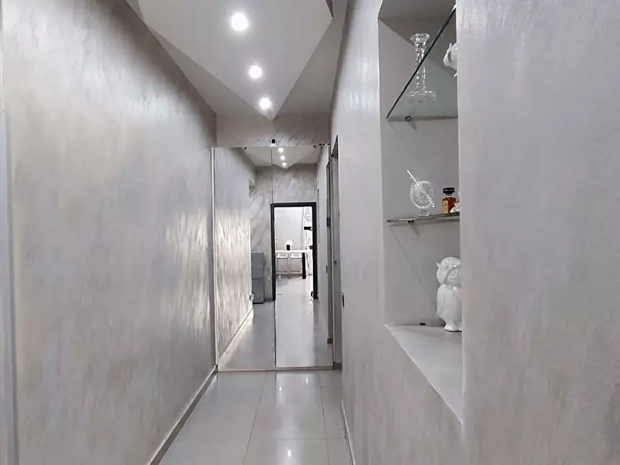 Immagine 6 di Appartamento in vendita  in Via torino a Napoli