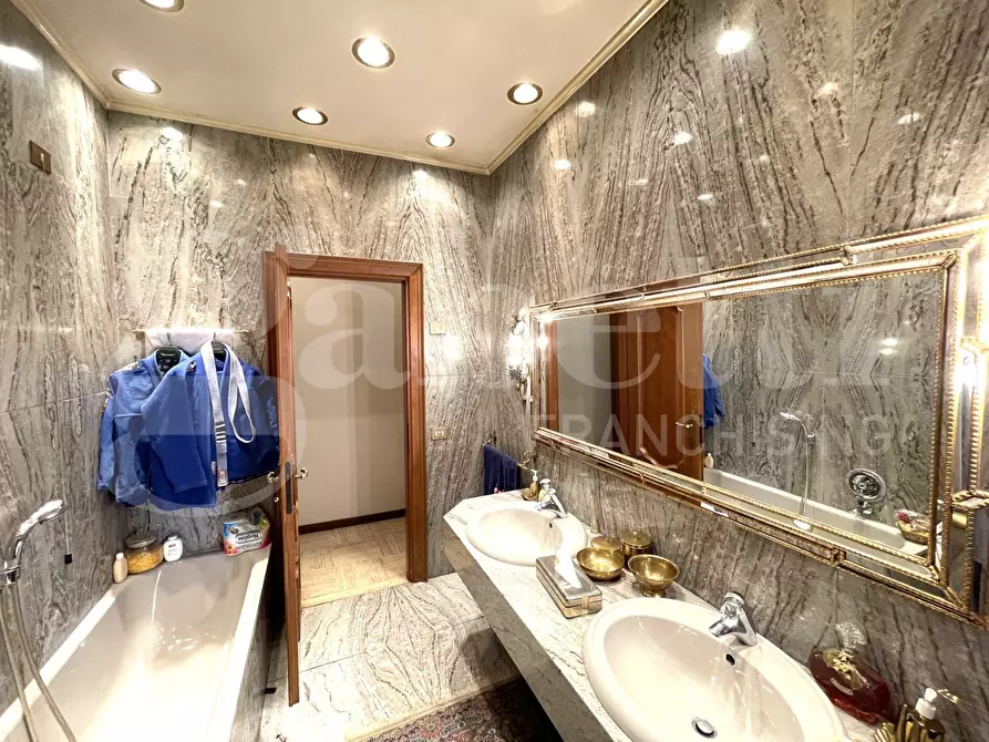 Immagine 14 di Appartamento in vendita  in Via Latina, 45 a Roma