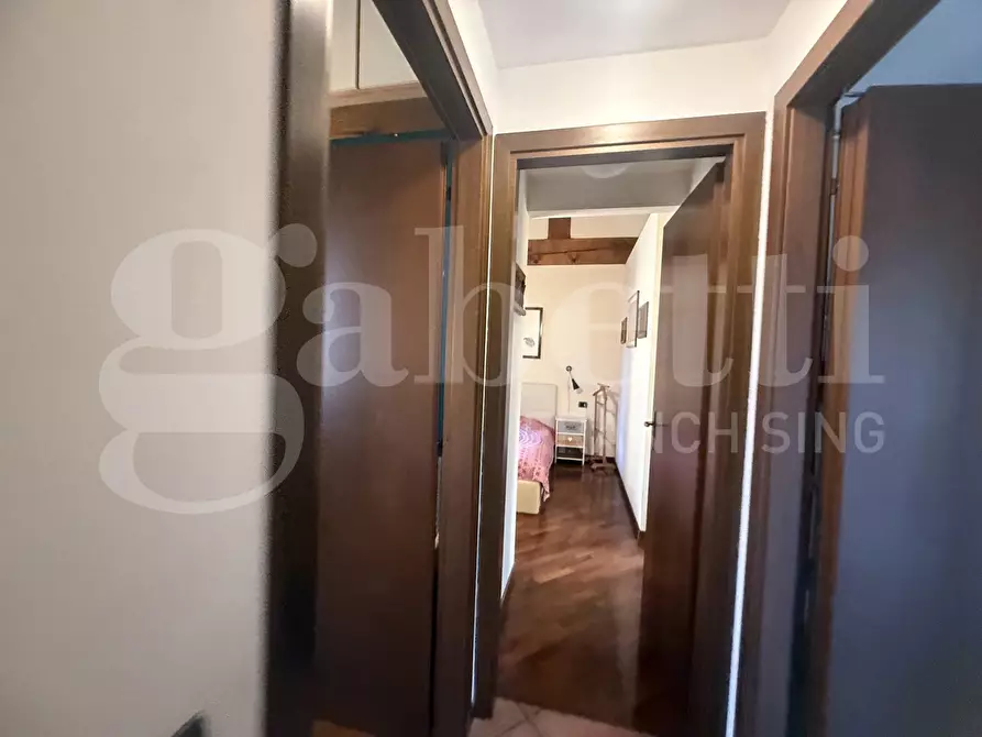 Immagine 49 di Appartamento in vendita  in Via Licinio, 1 a Erba
