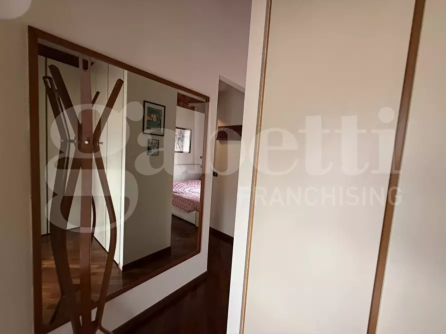 Immagine 33 di Appartamento in vendita  in Via Licinio, 1 a Erba