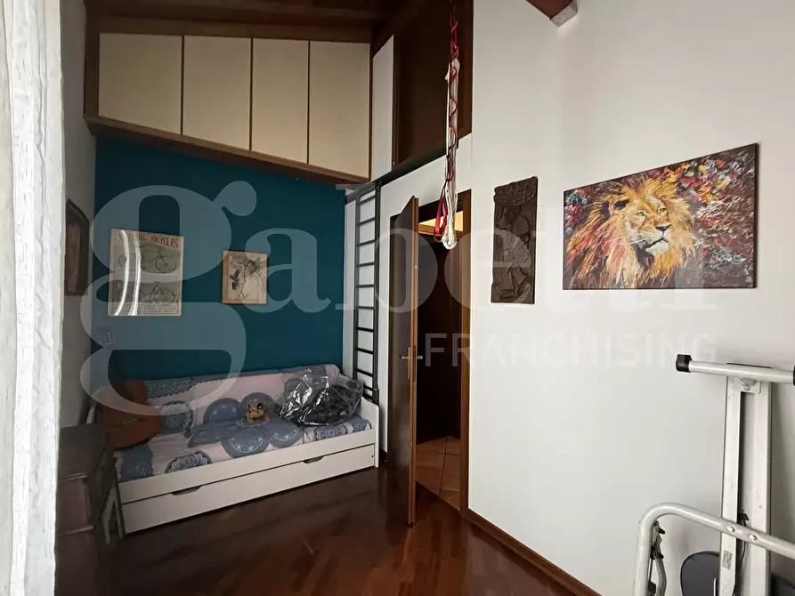 Immagine 17 di Appartamento in vendita  in Via Licinio, 1 a Erba