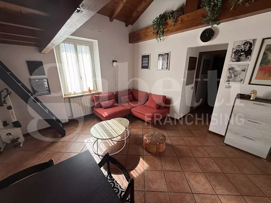 Immagine 3 di Appartamento in vendita  in Via Licinio, 1 a Erba
