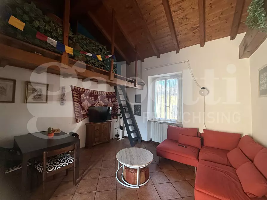 Immagine 47 di Appartamento in vendita  in Via Licinio, 1 a Erba