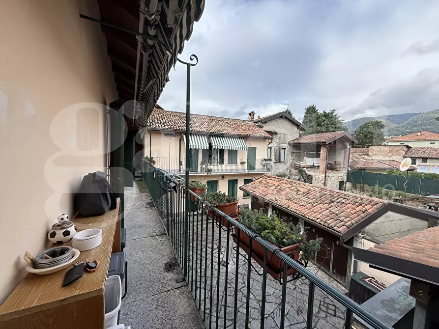 Immagine 11 di Appartamento in vendita  in Via Licinio, 1 a Erba