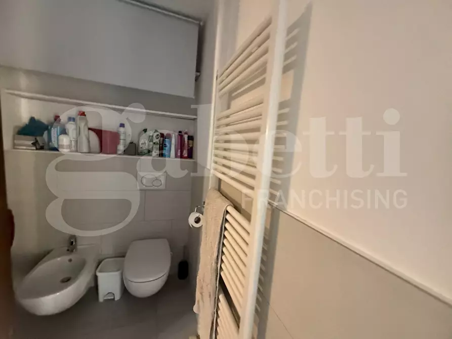 Immagine 45 di Appartamento in vendita  in Via Licinio, 1 a Erba