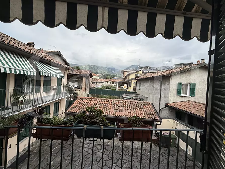 Immagine 32 di Appartamento in vendita  in Via Licinio, 1 a Erba