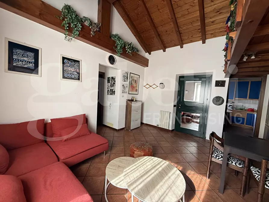 Immagine 21 di Appartamento in vendita  in Via Licinio, 1 a Erba
