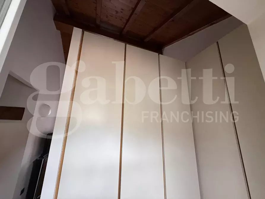 Immagine 34 di Appartamento in vendita  in Via Licinio, 1 a Erba