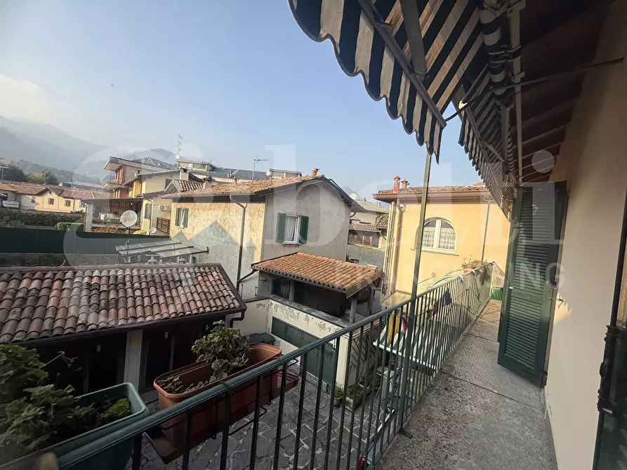 Immagine 40 di Appartamento in vendita  in Via Licinio, 1 a Erba
