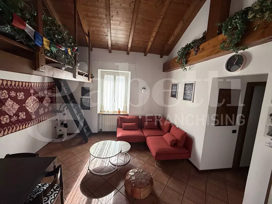 Immagine 19 di Appartamento in vendita  in Via Licinio, 1 a Erba