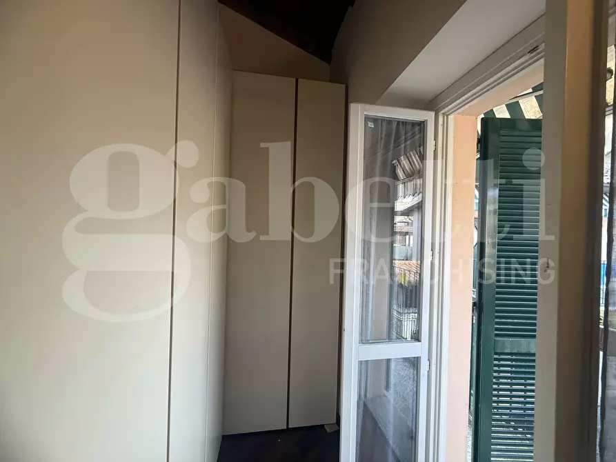 Immagine 38 di Appartamento in vendita  in Via Licinio, 1 a Erba